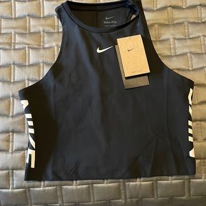 NWT hi Nick, cropped, Nike workout top.